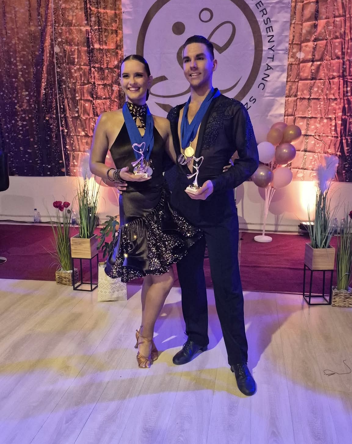 Dance Express Kupa — győztes páros érmekkel és trófeákkal